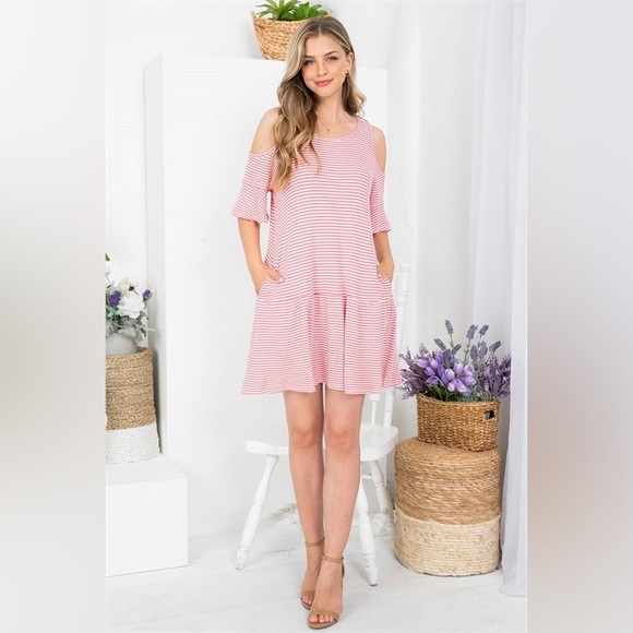 S M L RED THERMAL STRIPE COLD SHOULDER TIERED KNIT DRESS - Picture 6 of 7